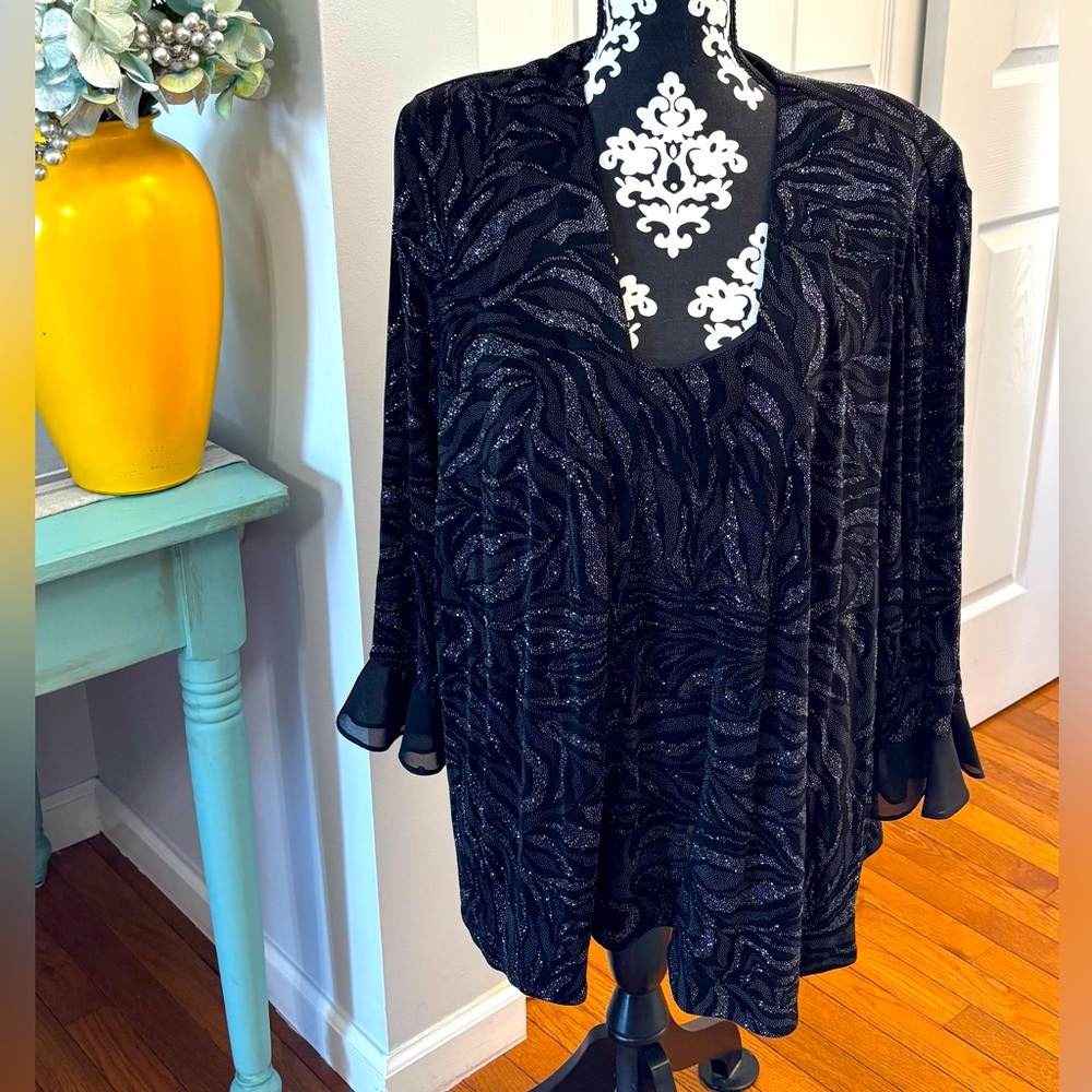 R&M Richard Black/Silver Formal 1 Piece Pullover. Open Jacket Attached Shell 22W